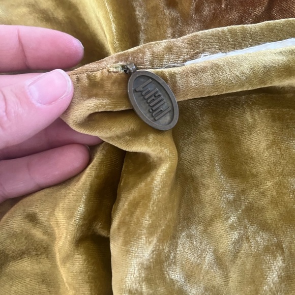 Pier 1 Moss Green Ombre Velvet Set Of Two Matching Throw Pillow Cases 16'x16" - Picture 6 of 7